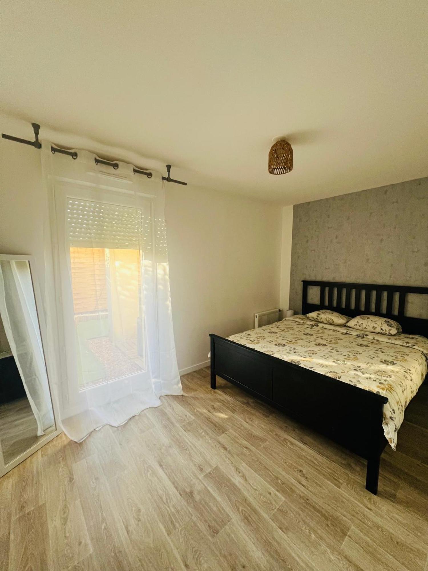 Appartement Rez De Chaussee Avec Parking Prive Орлеан Екстериор снимка
