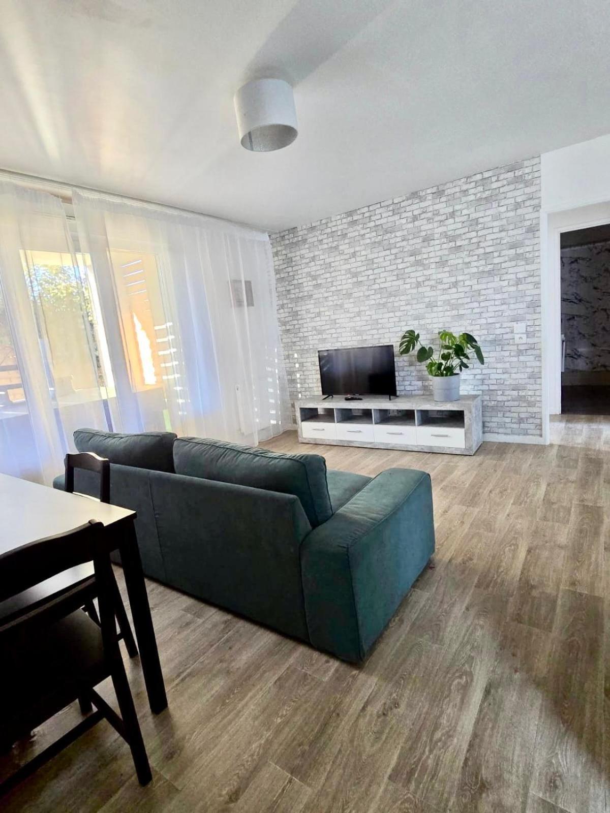 Appartement Rez De Chaussee Avec Parking Prive Орлеан Екстериор снимка