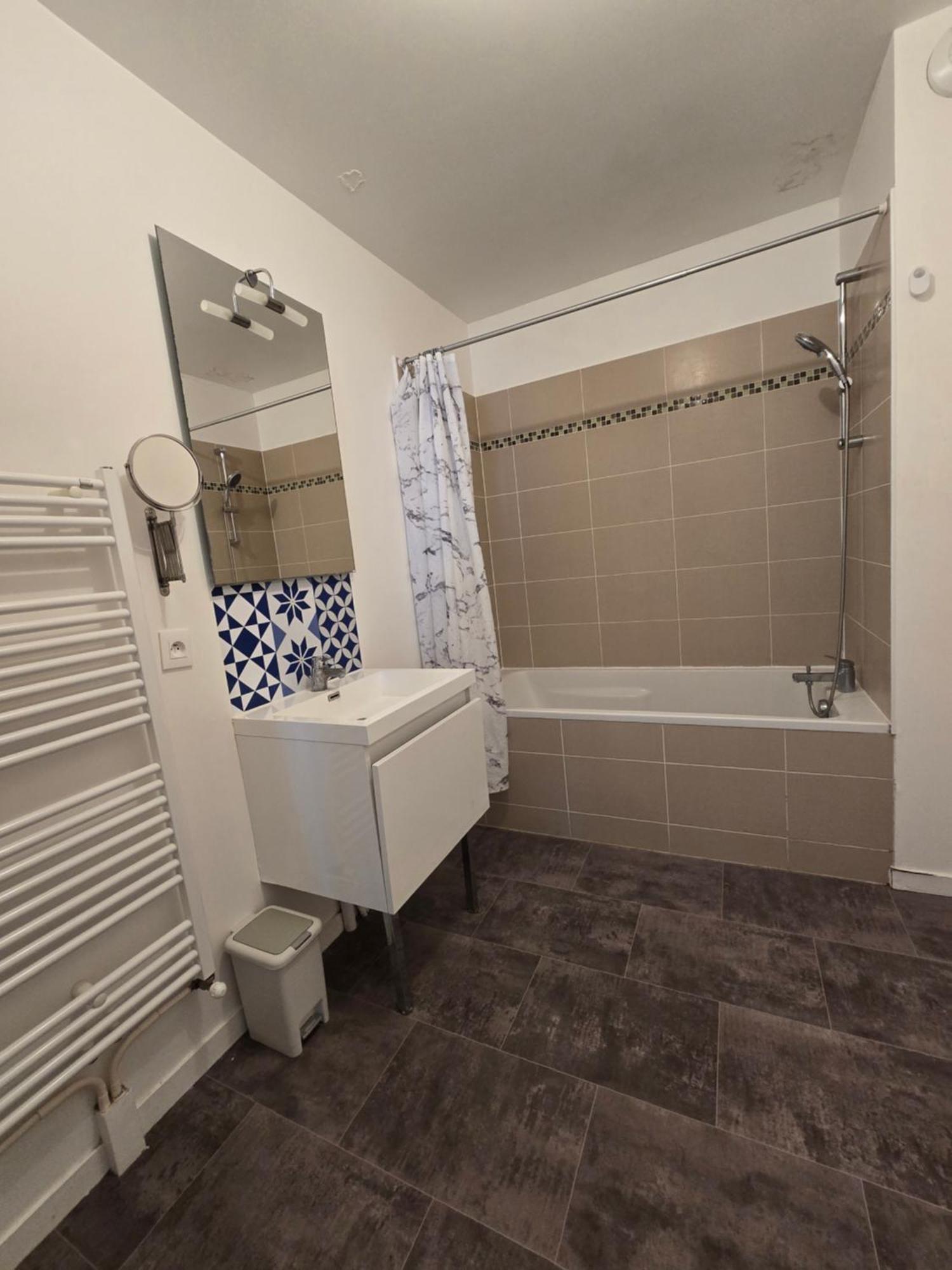 Appartement Rez De Chaussee Avec Parking Prive Орлеан Екстериор снимка