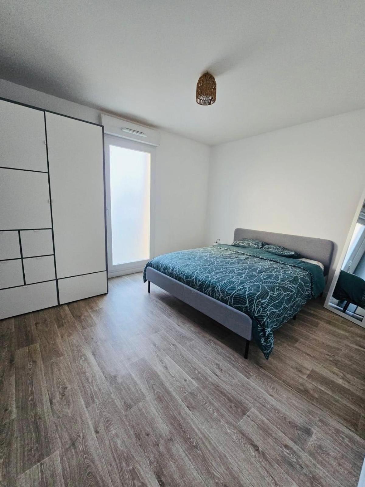 Appartement Rez De Chaussee Avec Parking Prive Орлеан Екстериор снимка